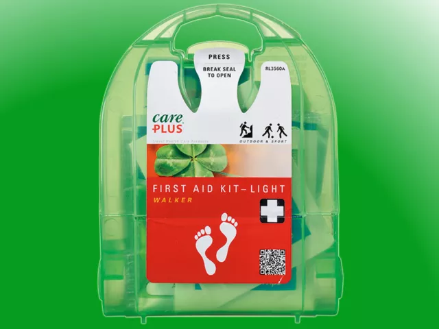 Care Plus First Aid Kit Light Walker - Erste Hilfe Set    *MHD 01/24*