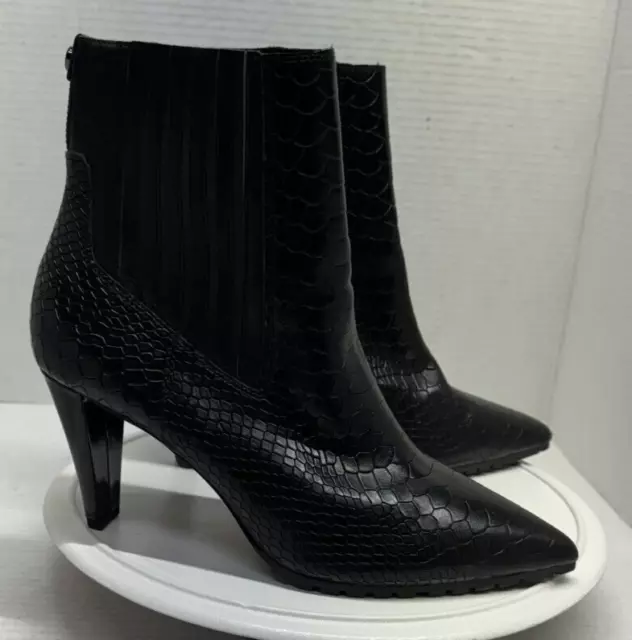 Donald J. Pliner Women 8 Black Croc Leather Point Toe Side Zip Heel Ankle Boots