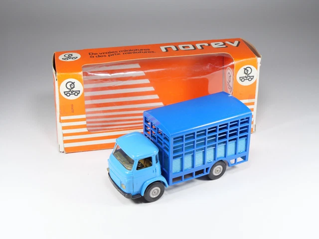 NOREV: Benne à Ordure SAVIEM SG4, N°101, 1/43, made in France