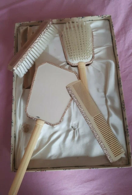 Antico Set Toilette Composto Da 2 Spazzole, Pettine E Specchio
