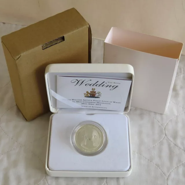 2011 WILLIAM & CATHERINE ROYAL WEDDING £5 SILVER PROOF CROWN  - box/coa/outer