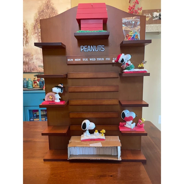 BRADFORD EXCHANGE SNOOPY Through The Year Perpetual Calendar Peanuts