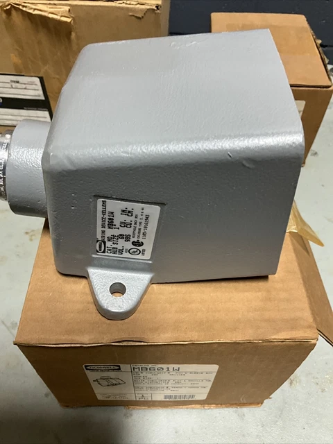Hubbell Mb601w Angle Back Box,60A,1" Hub,Feed-Thru,15