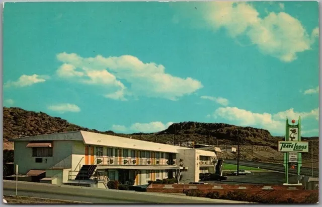 1960s KINGMAN, Arizona Postcard TRAVELODGE MOTEL Highway ROUTE 66 Roadside