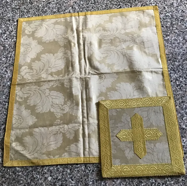 lotto antico velo copricalice e tasca con passamaneria gialla per Chiesa