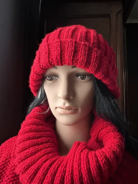 Gilet, Snood et Bonnet Tricoté Main en Laine Rouge Taille 42/44 2