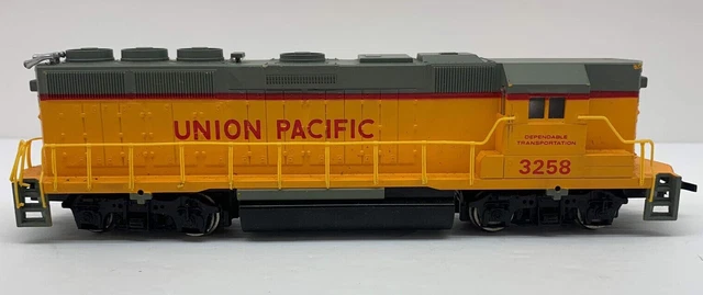 Bachmann EMD GP50 Diesel Locomotive Union Pacific Railroad #3258 HO Scale