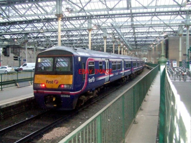 PHOTO CLASS 322 4-Car Emu No 322 484 At Edinburgh Waverley Awaiting ...