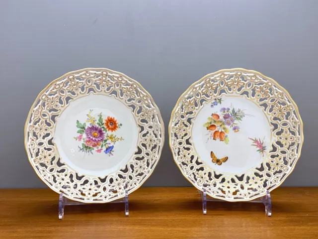 Pair of Meissen Reticulated bowls, hand-painted flower, gold accents, 1st choice 2