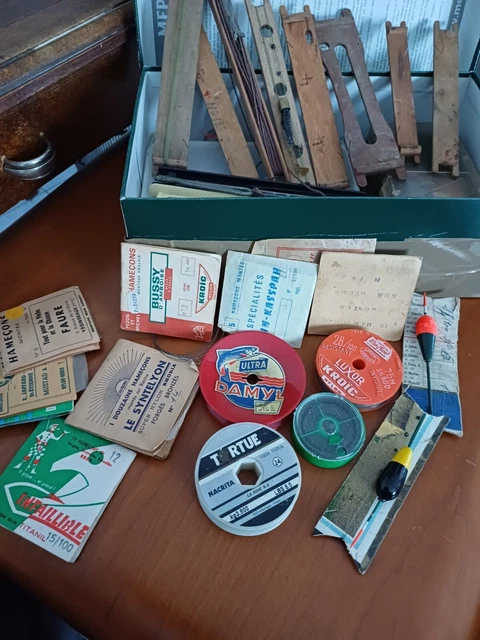 Lots Pochettes De Matériel De Pêche Ancien – Divers Accessoires Vintage