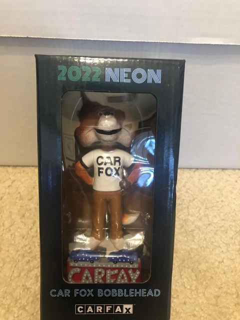 NIB EXCLUSIVE LAS Vegas CARFAX Car Fox Bobblehead 2020 Elvis 7” X