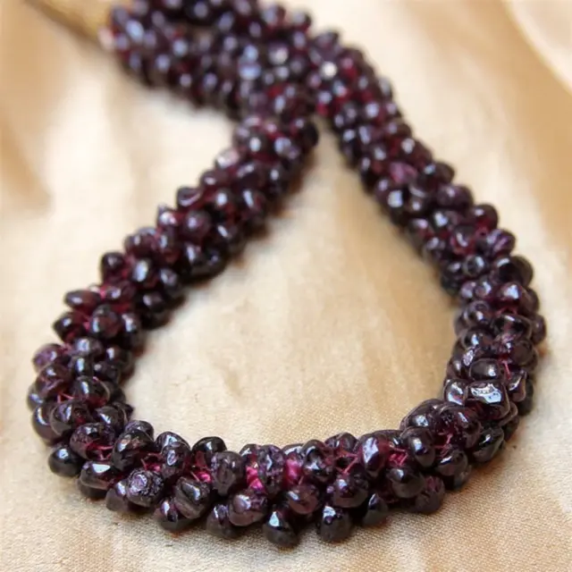 Le plus beau collier de perles de pierres précieuses de grenat rouge...