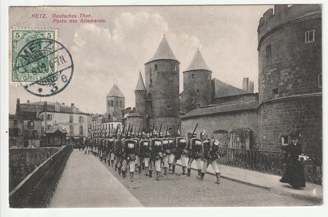 METZ - Moselle - CPA 57 - Militaire Soldats régiment défilé porte des Allemands