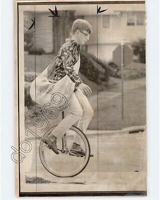 PAPERS Delivered on UNICYCLE, MADISON WI USA 1966 ODD VTG Vernacular Press Photo