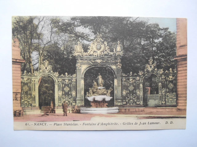 CPA "Nancy - Place Stanislas - Fontaine d'Amphitrite - Grille de Jean Lamour"
