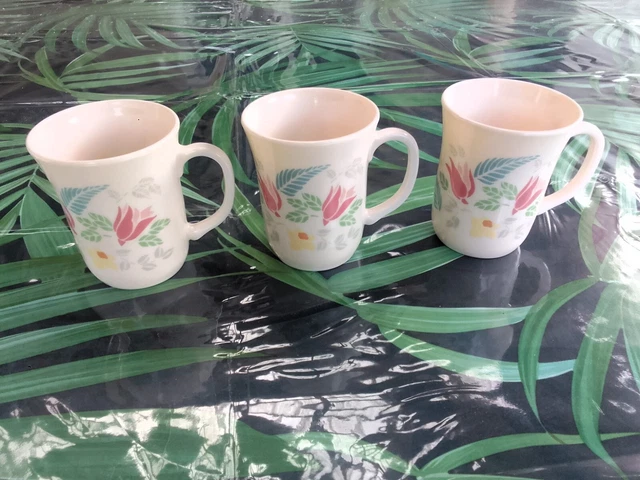 3 Tasses à Café Arcopal Vintage - Décor Floral Multicolore - Occasion Bon état - Fabriqué En France