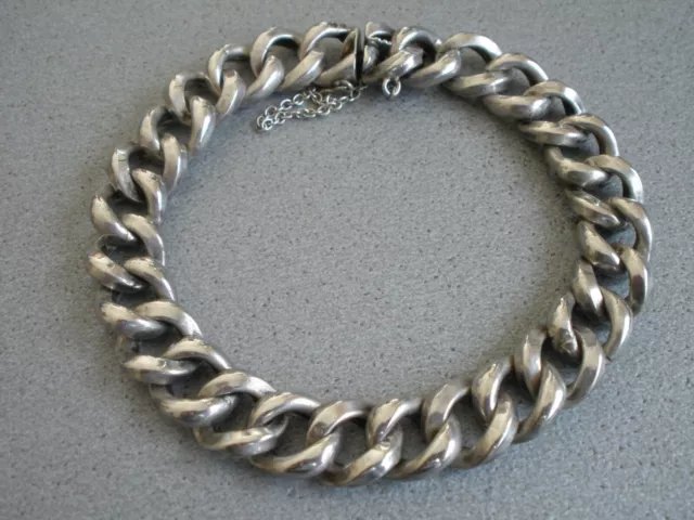 Bracelet  ancien grosse mailles en argent massif 31,3 grammes.