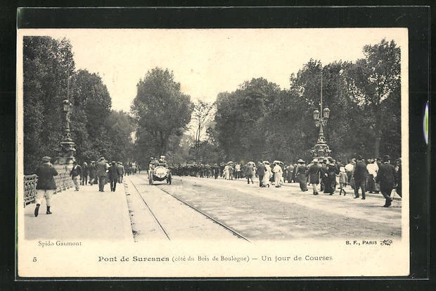 CPA Suresnes, Pont de Suresnes coté du Bois de Boulogne, Un jour de Courses, co