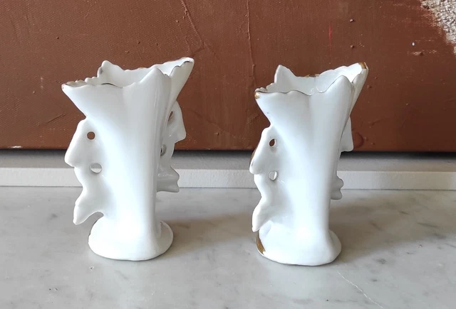 Ancienne Paire de Vases d'Eglise ou de Mariés en Porcelaine de Paris Décor Or \1 3