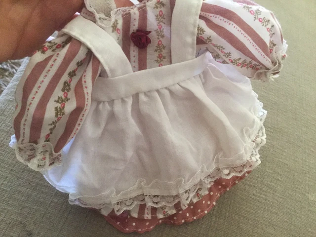 Robe De Poupée Ancienne – Broderie Sur Tulle, Vintage, état D'occasion