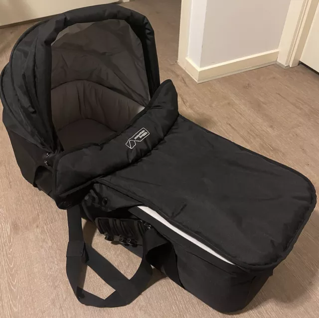 Mountain Buggy Carrycot Bassinet Cot for Duet pram -  black