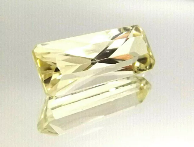 1x Kunzite - Triphane Jaune Octogone Facetté 24.0x9.9x8.8mm 19.32ct. (1596A)