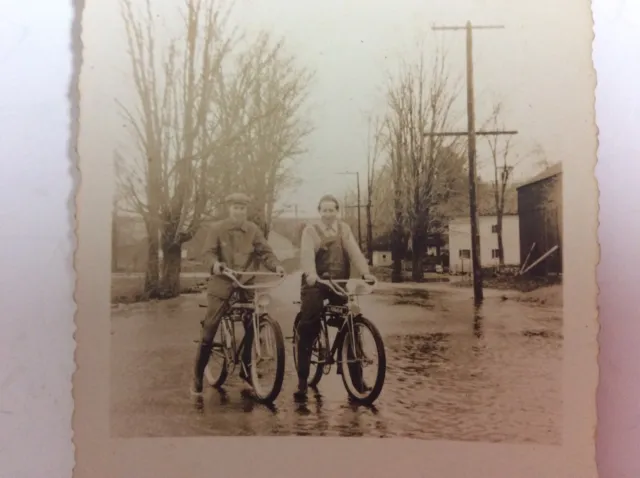 Vintage Original Foto Teenager auf dem Fahrrad Oneonta, New York 18. März 1936 Überschwemmung 8