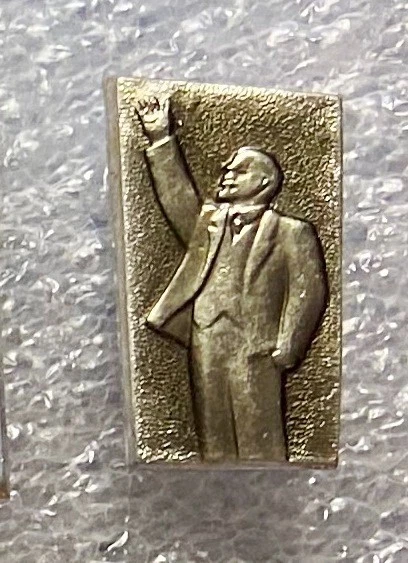 VLADIMIR LENIN  MONUMENT USSR Soviet Russian RARE pinback IN07