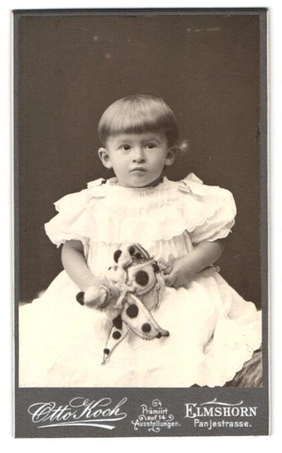 Fotografie Otto Koch, Elmshorn, Panjestraße, Portrait Mädchen im weißen Kleid m