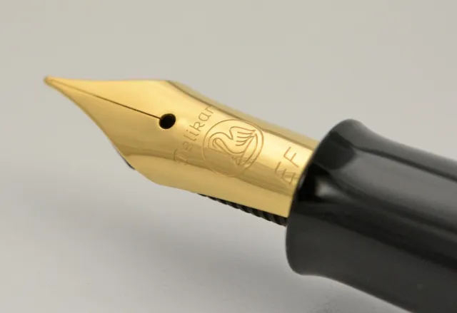 Pelikan Classic M200 Füller Schwarz Gold fountain pen black/gold steel nib EF 2