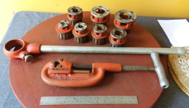 Ridgid 111-R Pipe Treader Set Ratcheting Head Cutter 2A Handle & 7-Dies