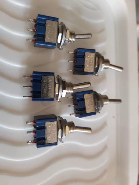 Pack of 5 x Toggle switches  0n/off/ on  mini switches