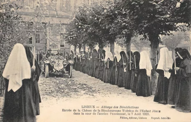 Cpa 14 Lisieux Abbaye Des Benedictines Entree De La Chasse