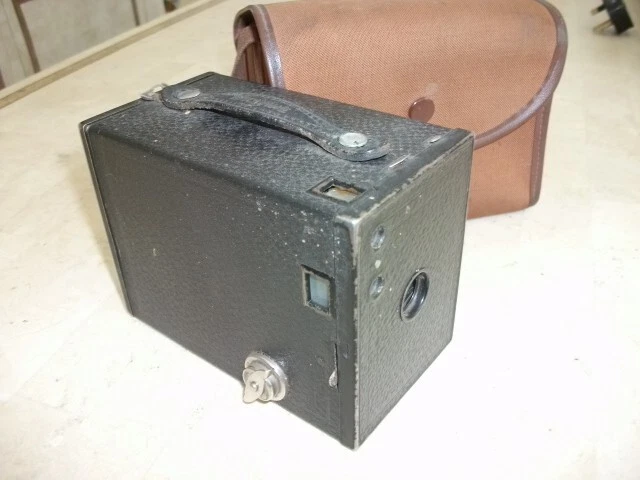 CÁMARA DE CAJA KODAK DE COLECCIÓN - NO TEMPRANO. 2 'BROWNIE' JUNIOR en estuche original