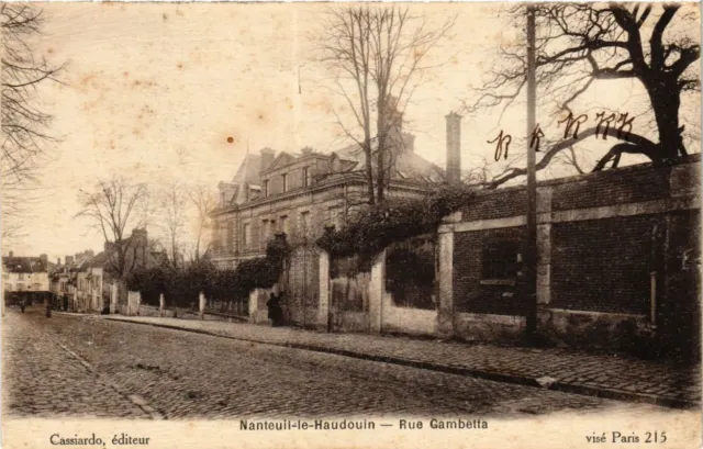 CPA NANTEUIL-le-HAUDOUIN Rue Gambetta (377318)