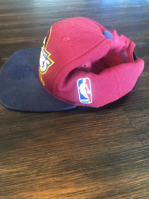 Chapeau casquette rouge/bleu logo Cleveland Cavs NBA Mitchell & Ness XL 2