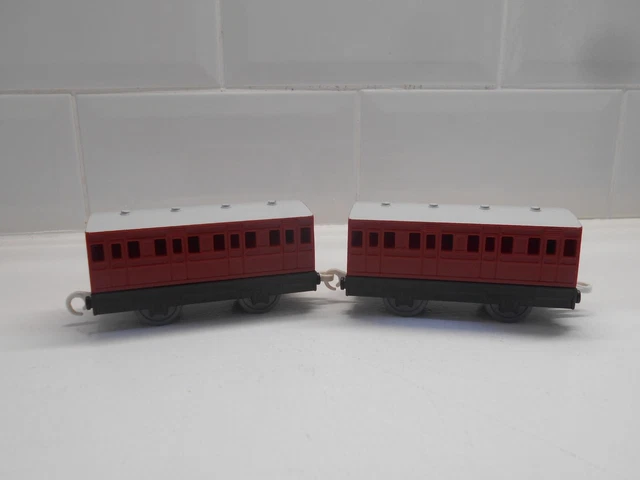 TOMY TRACKMASTER THOMAS the tank engine olivers coaches £8.99 - PicClick UK