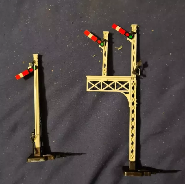 Hornby semaphore signals x 2 for OO gauge model train set