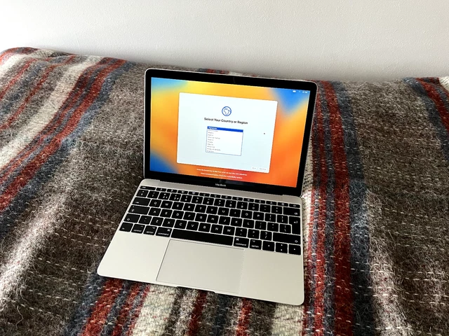 MacBook 12 inch Mid-2017, 8GB, 1.2Ghz Dual Core intel m3. MacBook 12 inch Mid-2017, 8GB, 1.2Ghz Dual Core intel m3.