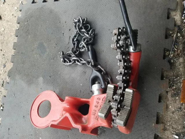 Preowned rigid No.640 large chain  pipe vise USA