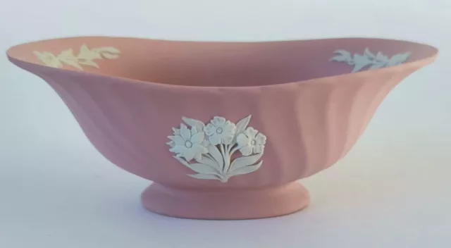 Wedgwood Jasperware Rosa Ciotola con Scanalature Floreale con Piedini