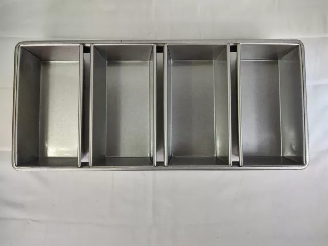 Chicago Metallic 45642 Glazed 9" 4-Strap Open Top Commercial Baking Bread Pan Chicago Metallic 45642 Glazed 9" 4-Strap Open Top Commercial Baking Bread Pan