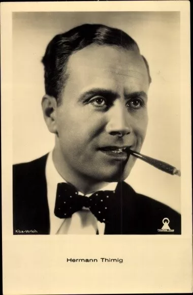 Ak Schauspieler Hermann Thiming, Portrait, Zigarette rauchend,... - 3657483