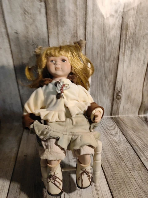 Jouet Ancien Allemagne 1950/70 - Poupée Poupon Miniature Sur Sa Chaise En Bois Peint