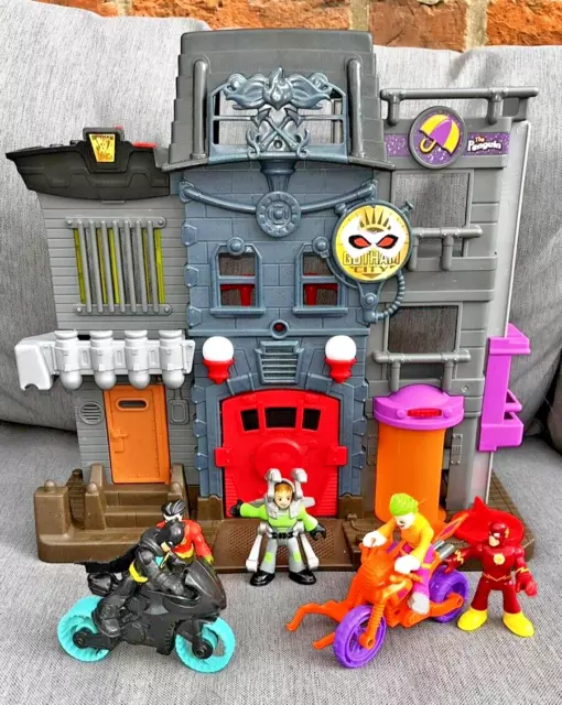 Imaginext DC  Joker Gotham City playset  and figures