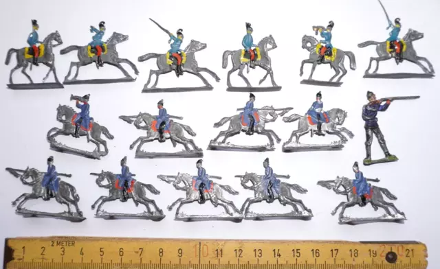 Zinnfiguren Soldat Zinnsoldaten Militär Flachfiguren bemalt 16 Stück