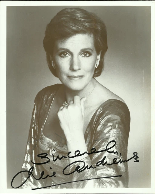 Julie Andrews 8x10" signed photo. Oscar winner 1964 Julie Andrews 8x10" signed photo. Oscar winner 1964