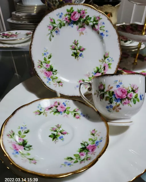 ROSLYN "MOSS ROSE" 1950s TRIO - SO SWEET & VINTAGE WITH VERY PRETTY FLORALS