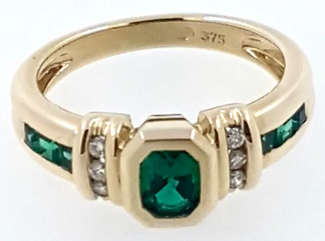 Emerald (synthetic) and Diamond Dress RING, 9k (375) yellow gold