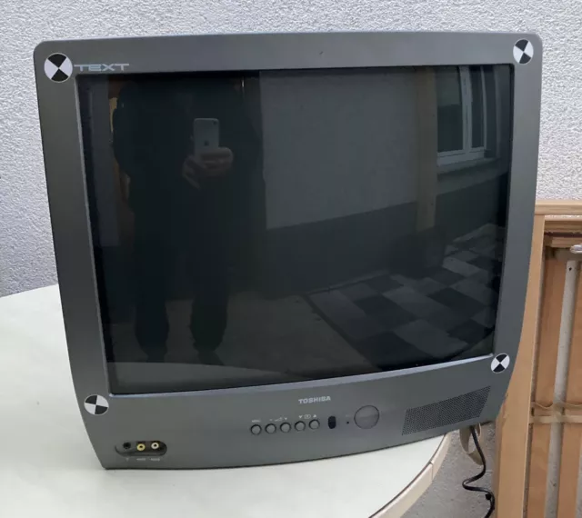 Toshiba CRT TV 20 inch RGB SCART PAL 50hz